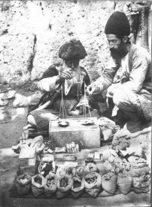 عطاری قدیمی در دوره قاجار